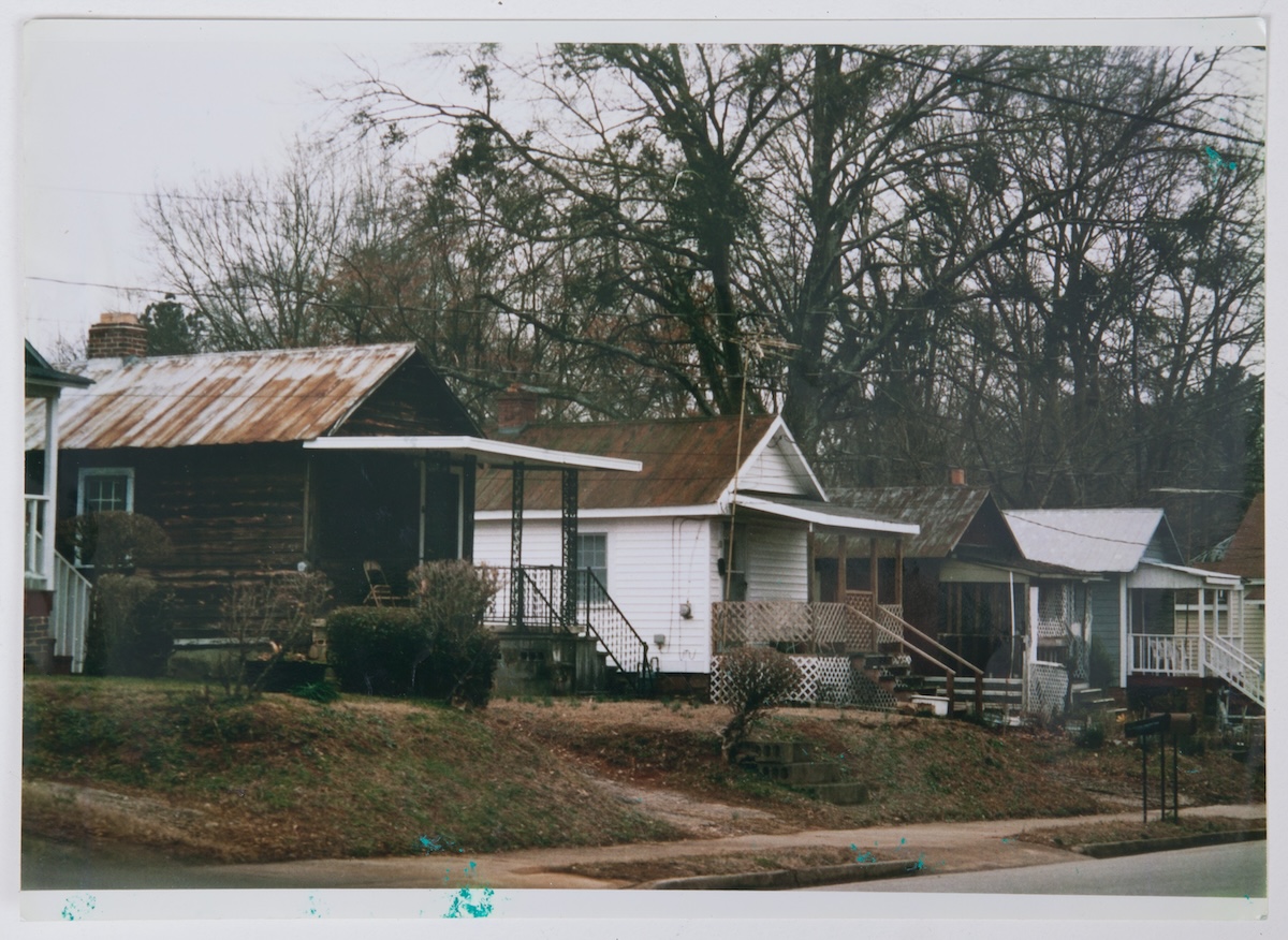 Beverly Buchanan, Untitled. Color photograph. Courtesy Prudence Lopp. Photo: Mo Costello. © Estate of Beverly Buchanan 