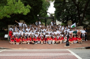 International students pose in front of the Arch